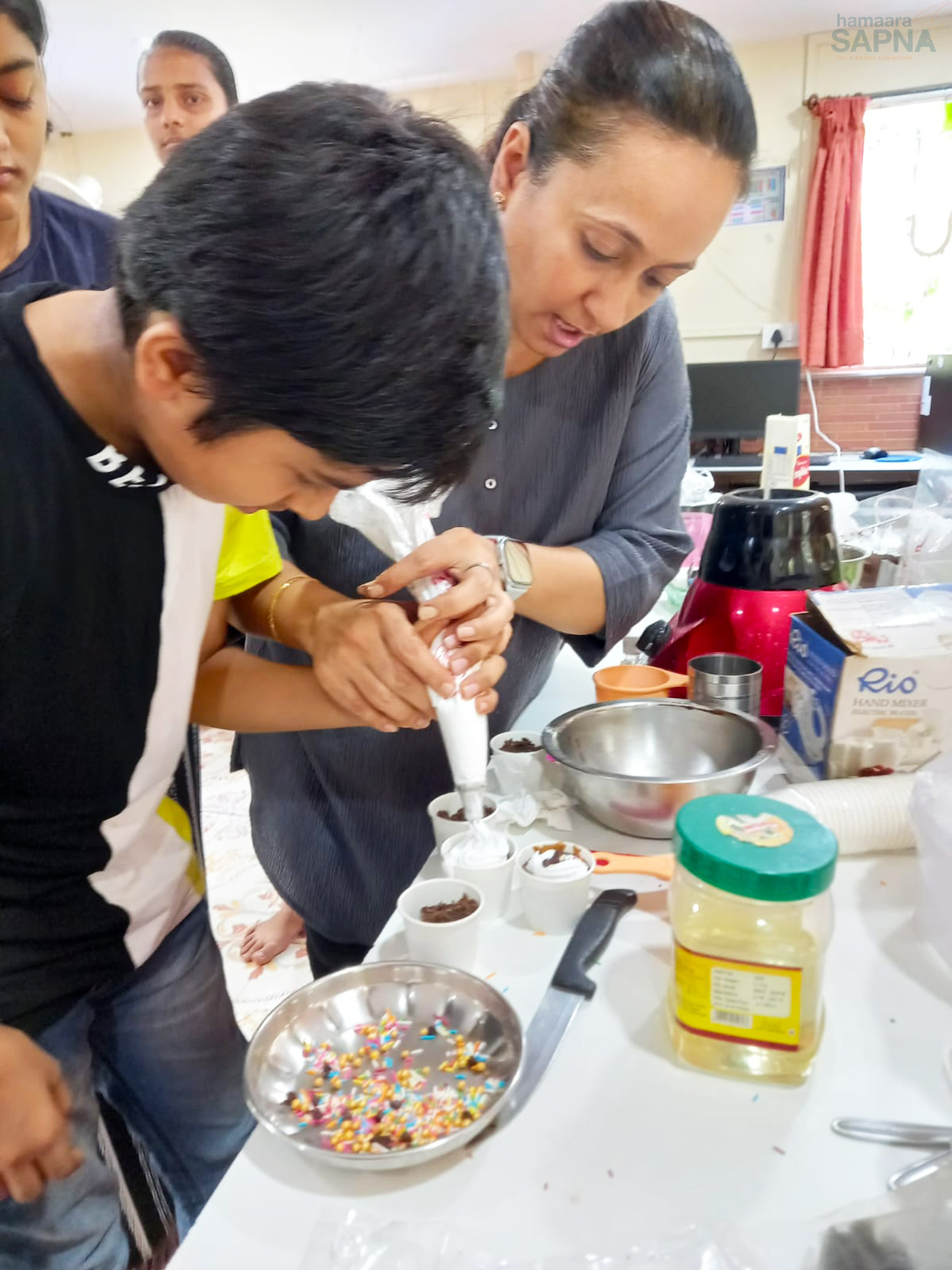 Little chefs in action: Our enthusiastic kids diving into the world of cupcake making, sprinkling joy and creativity in every batter-filled moment.